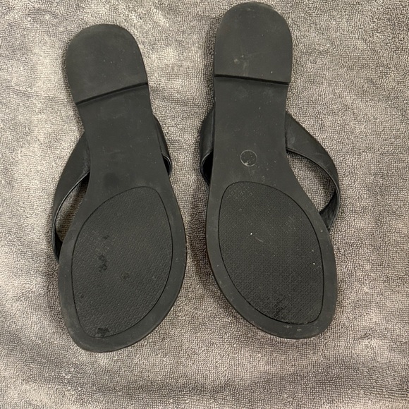 Tory Burch Black and Gold Flip Flops Womens Size 9 - Picture 3 of 7